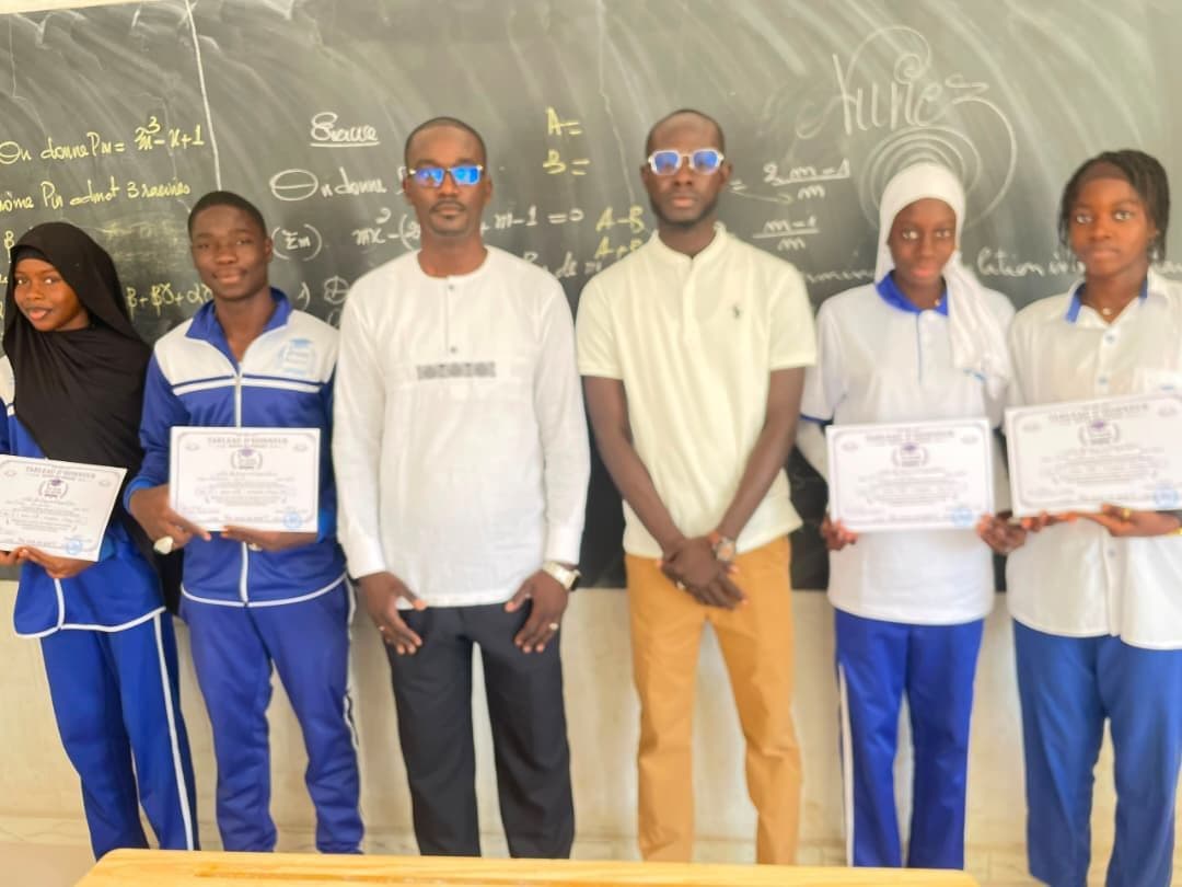 Remise de certificats aux élèves méritants